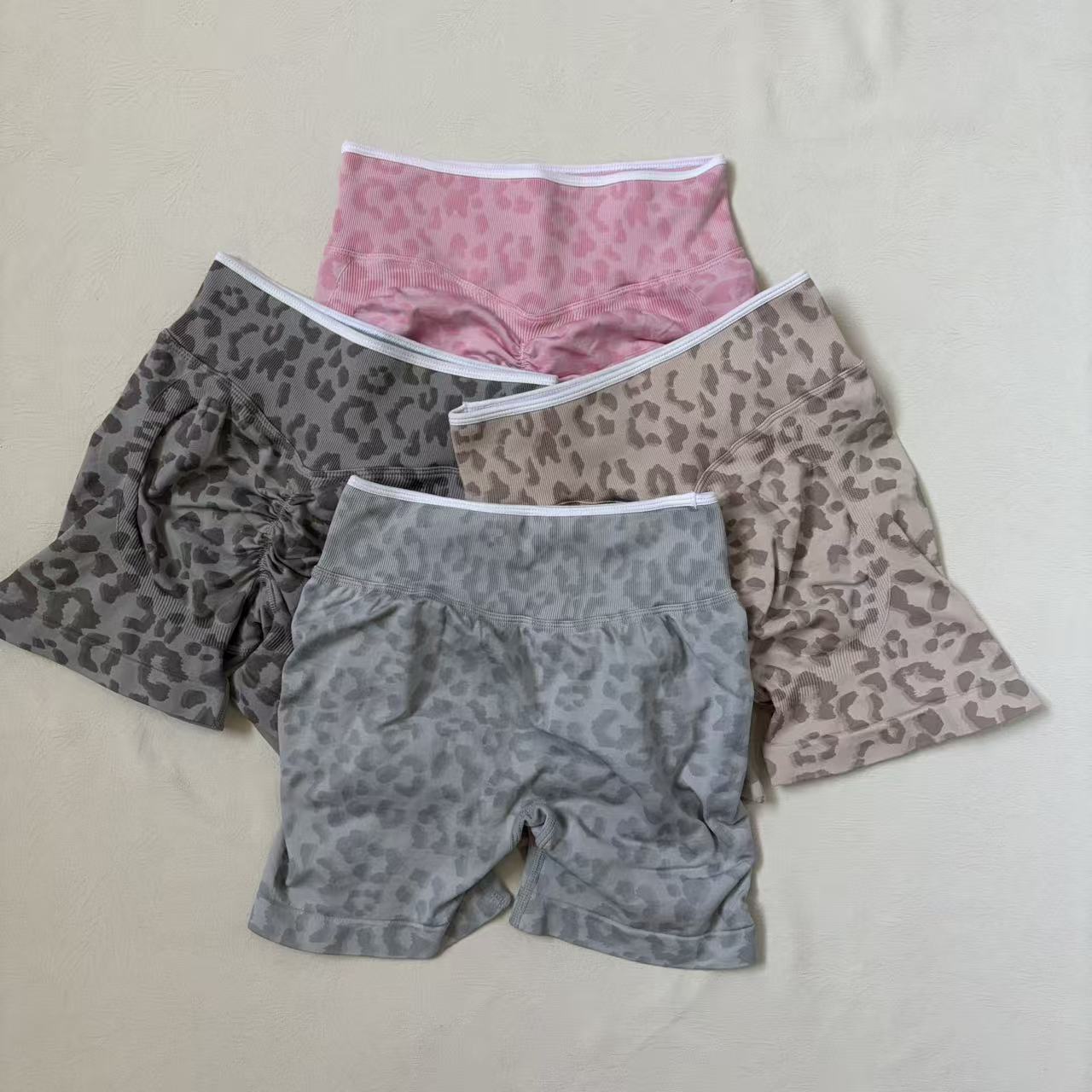 LOGO High Waist Sculpt Scrunch - đánh giá và giá Yoga Fitness Logo Design